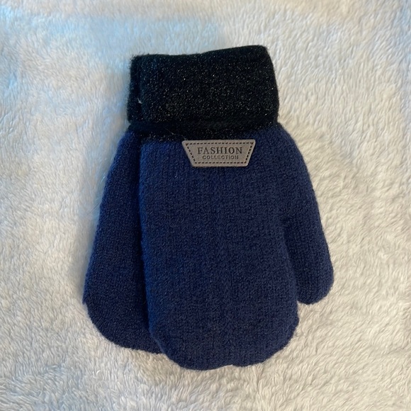 Children’s Padded Mittens7️⃣ - Picture 1 of 1